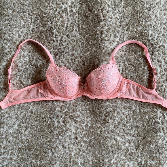 Victoria's Secret Body by Victoria Lightly Lined Lace Demi Bra Size 32B - Picture 3 of 6